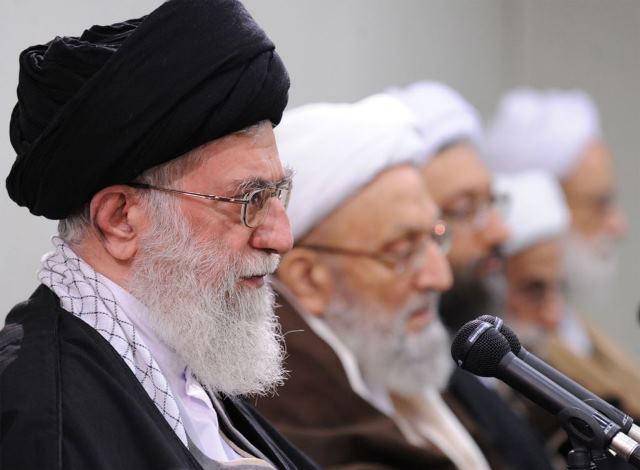 هشدار آیت الله خامنه ای درباره نحوه مدیریت مسائل فرهنگی در ایران