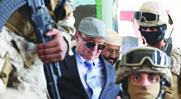 عبد ربه منصور هادی رئیس جمهور یمن در میان نیروهای ویژه هنگام بازدید از مأرب – عکس از رویترز