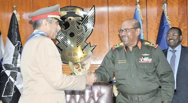 اعطای بالاترین نشان دولتی سودان به رئیس ستاد مشترک ارتش سعودی
