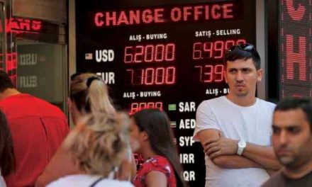 کاهش دوباره بهای لیر و ادامه بی‌اعتمادی ترک‌ها به پول ملی