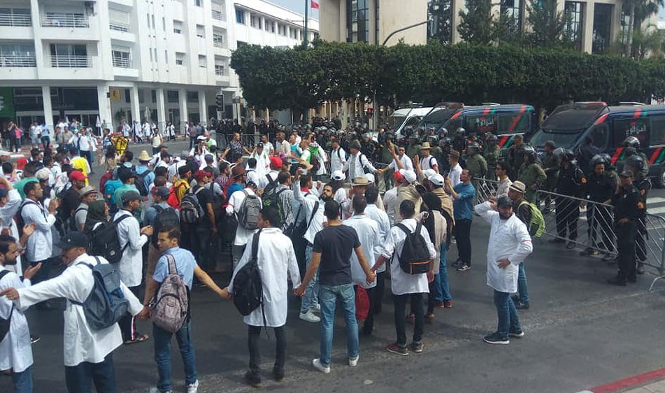 تظاهرات هزاران معلم در مراکش در اعتراض به شرایط قراردادی