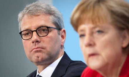 یک نماینده آلمانی: اروپاییان به گدای دیپلماتیک تبدیل شده اند