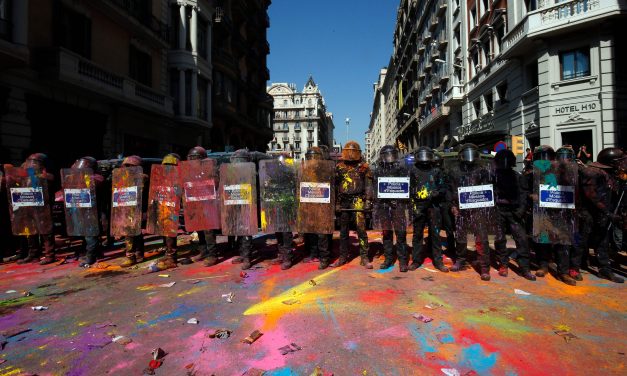 بارسلونا صحنه درگیری میان جدایی طلبان و نیروهای پلیس