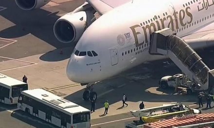 حال ۱۰ مسافر هواپیمای اماراتی در فرودگاه نیویورک ناخوش شد