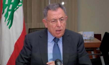 فواد سنیوره در گفتگو با «الشرق الاوسط»: رییس جمهور لبنان سیاست‌های خارج از قانون اساسی اجرا می‌کند