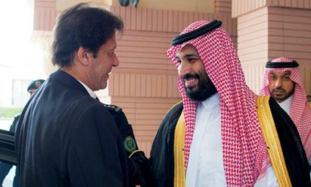 عمران خان: دولت در پی دریافت وام خارجى است