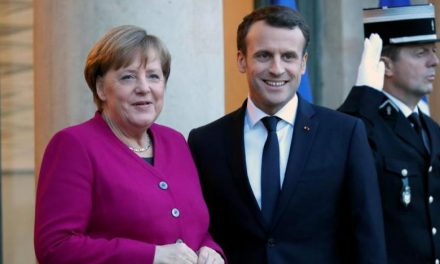 خروج تدریجی مرکل از صحنه سیاسی، رئیس‌جمهور فرانسه را تضعیف می‌کند