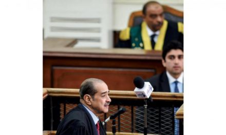 مبارک در دادگاه مرسی شرکت نکرد؛ «یورش به زندان‌ها» به تعویق افتاد