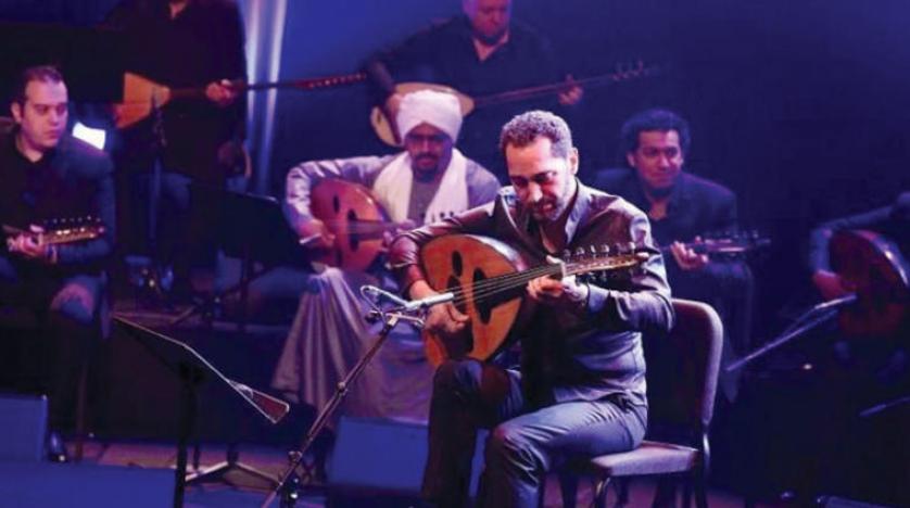 نصیر شمه مردم ظهران را به وجد آورد و سه ساز به جهان موسیقی عرضه کرد