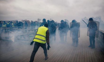 «جلیقه‌ زردها»: دولت فرانسه در برابر بن‌بست