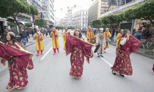 الجزایر: خشم مدافعان زبان آمازیغی در پی فراخوان برای نوشتن آمازیغی به الفبای عربی