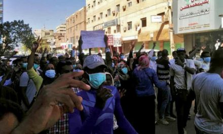 ادامه تظاهرات سودانی ها برای برکناری البشیر… خبرنگار «الشرق الاوسط» دستگیر شد