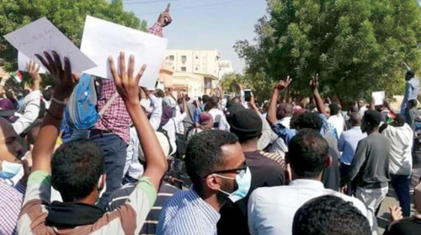 موج جدید تظاهرات در خارطوم… اعتراضات خشمگین تشیع‌کنندگان در «ام درمان»